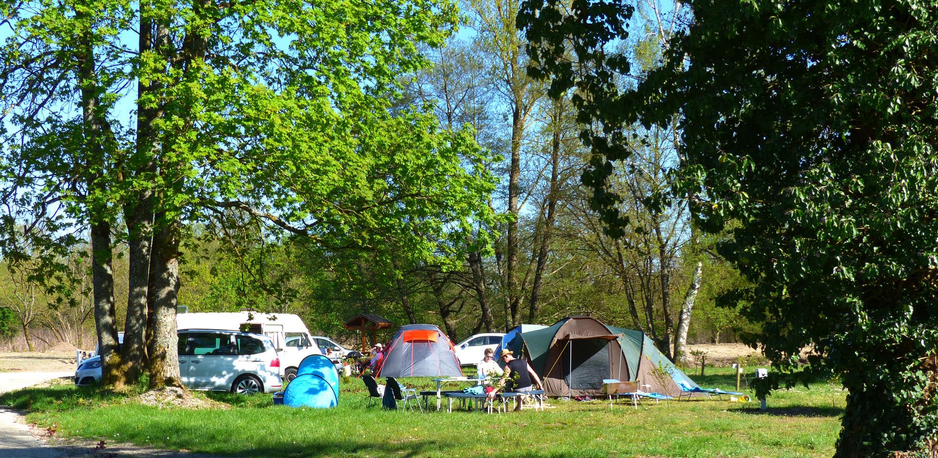 Emplacement tente et camping-car près de Colmar