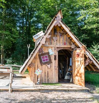 Vermietung einer originellen Unterkunft im Elsass, Hütte der Hexe auf dem Campingplatz Les Castors