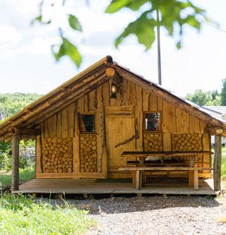 Vermietung der originellen Hütte des Holzfällers im Oberelsass auf dem Campingplatzes Les Castors