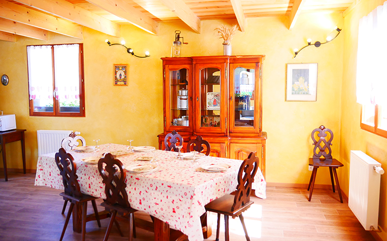 Kitchen and living area Chalet Alsacien Altkirch