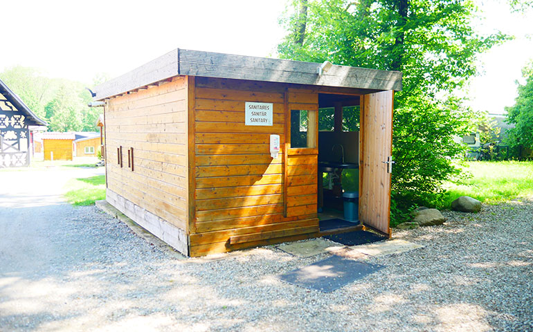 Four en pierre, location de cabane insolite Hansel dans les Vosges au camping les Castors