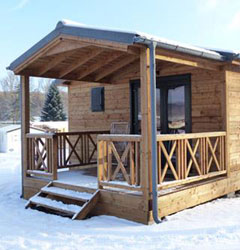 Holzhütte zur Vermietung auf dem Campingplatz Les Castors am Fuße der Vogesen